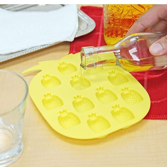 NWOT - SILICONE PINEAPPLE ICE TRAY - Picture 4 of 5